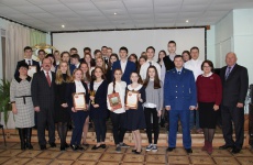 Прокурор Новгородского района провел игру «Знаем, думаем, стремимся» среди школьников