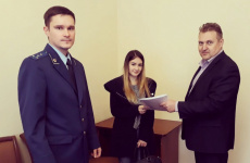 В Окуловке прокуратура помогла сироте получить благоустроенную квартиру 