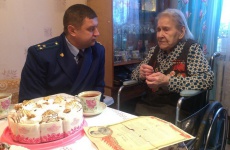 Прокурор Новгородского района поздравил ветерана Великой Отечественной войны с 74-ой годовщиной освобождения Новгорода от немецко-фашистских захватчиков