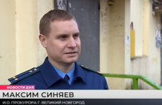 В Великом Новгороде семилетний мальчик выпал из окна многоэтажки